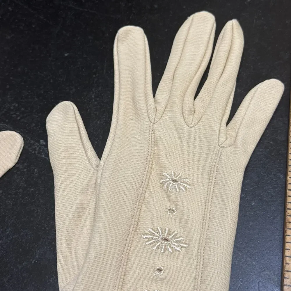 Vintage 50s Van Raalte Cream Cotton Gloves Starburst Embroidery Size 7.5
